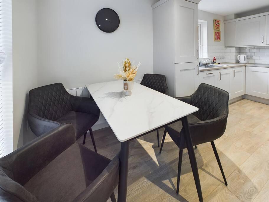 Contemporary 2-Bedroom Apartment Μπέλφαστ Εξωτερικό φωτογραφία